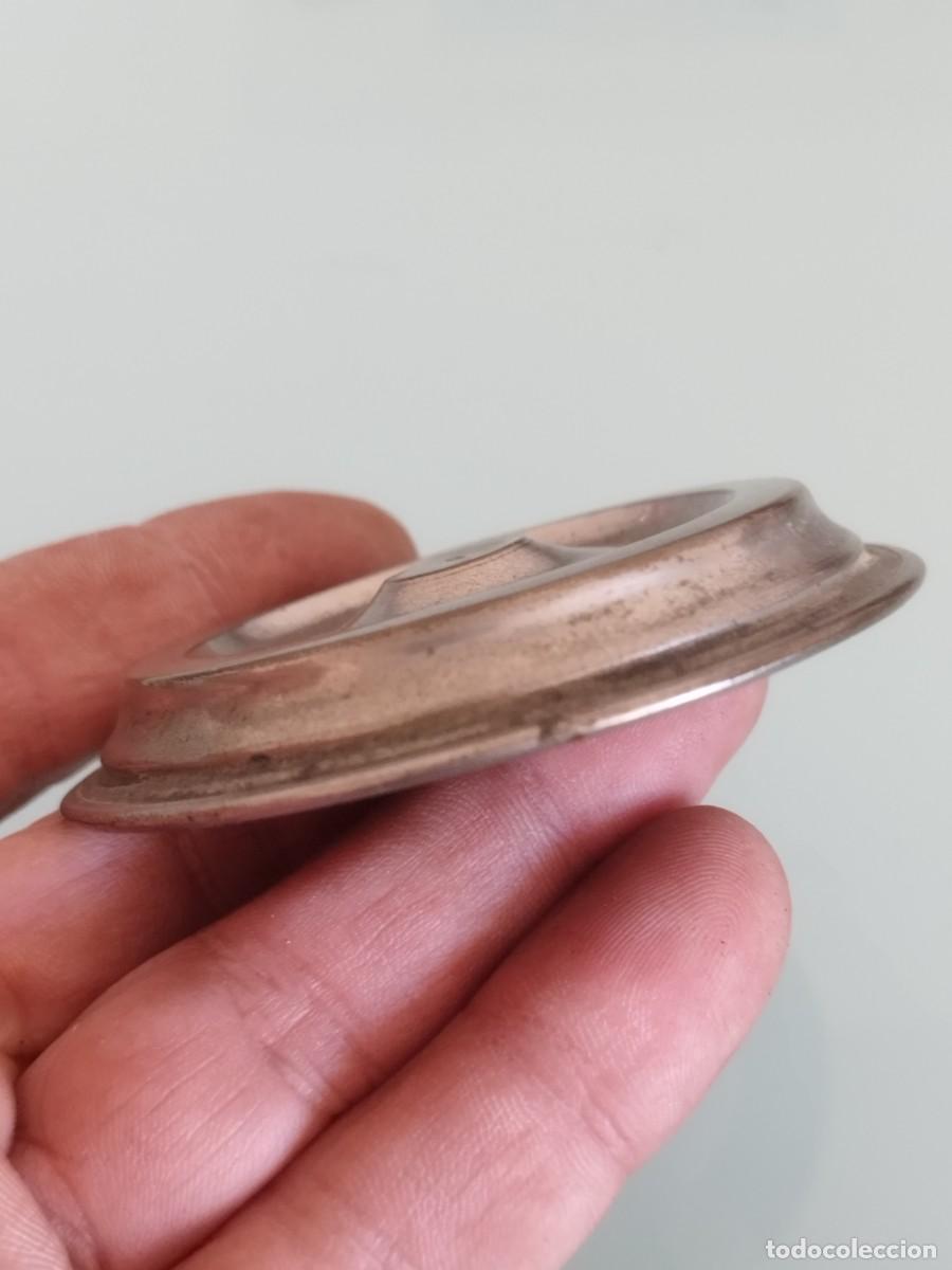 Antig&uuml;edades: Antigua base de metal a identificar. - Foto 4