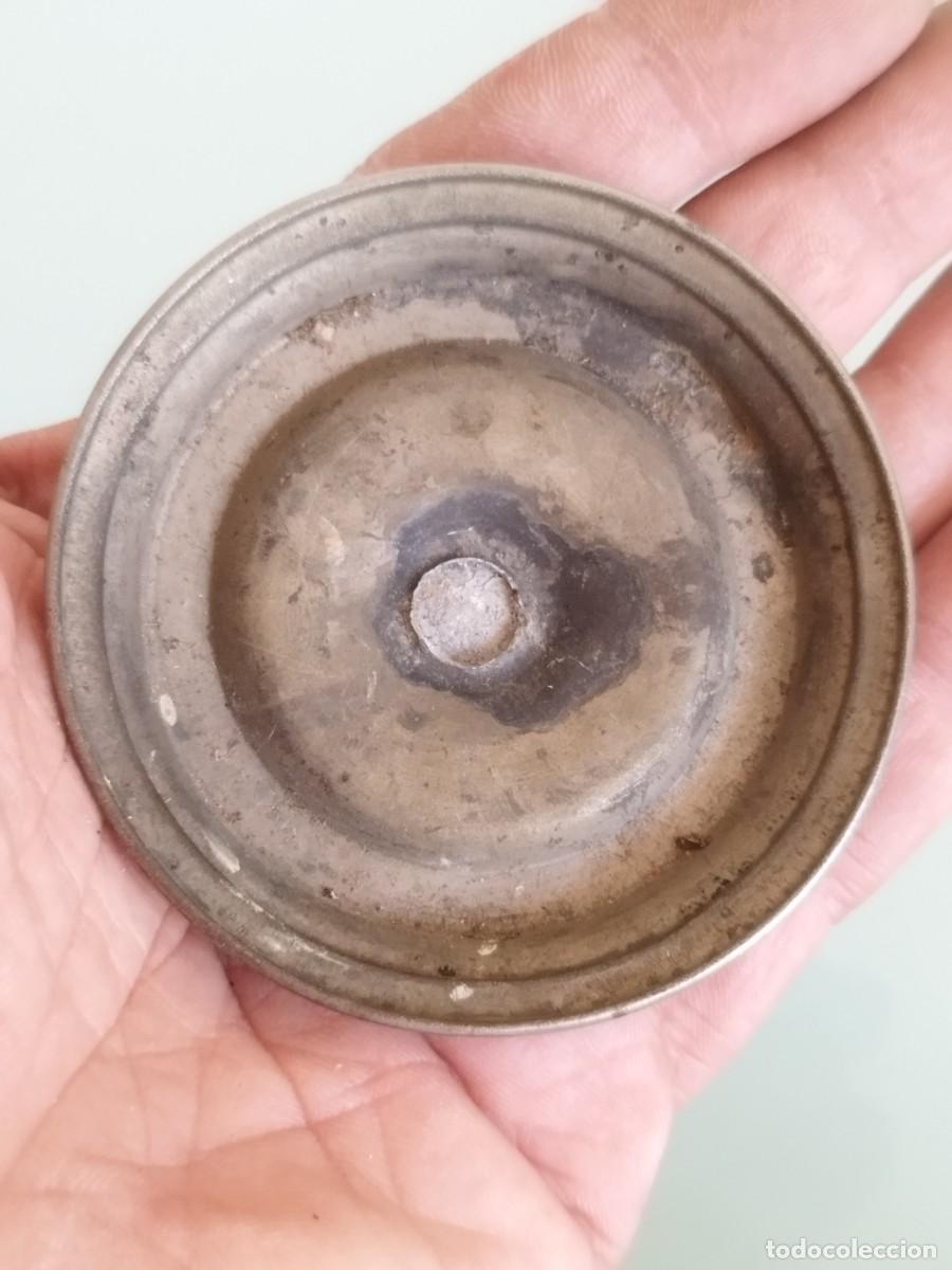 Antig&uuml;edades: Antigua base de metal a identificar. - Foto 5