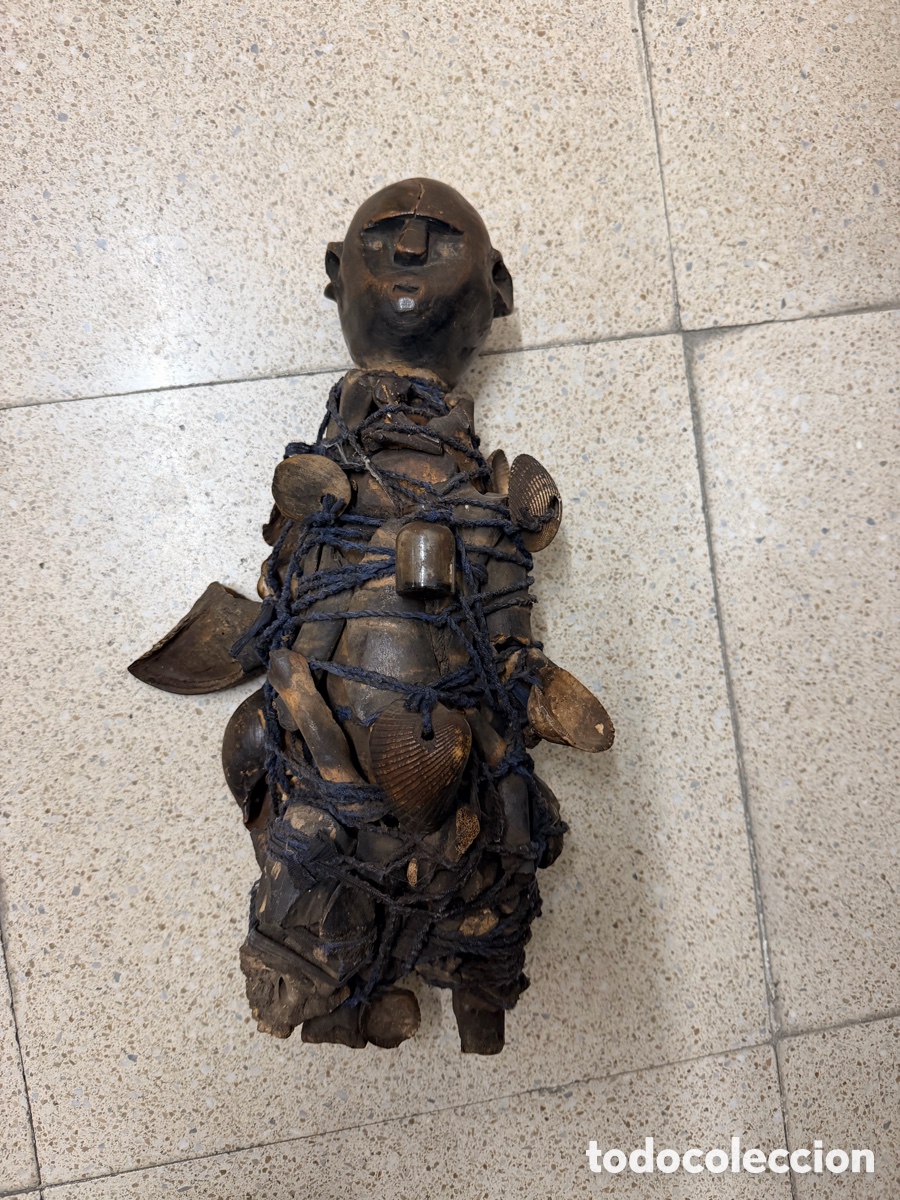 Antiquit&eacute;s: Curiosa figura africana antigua.