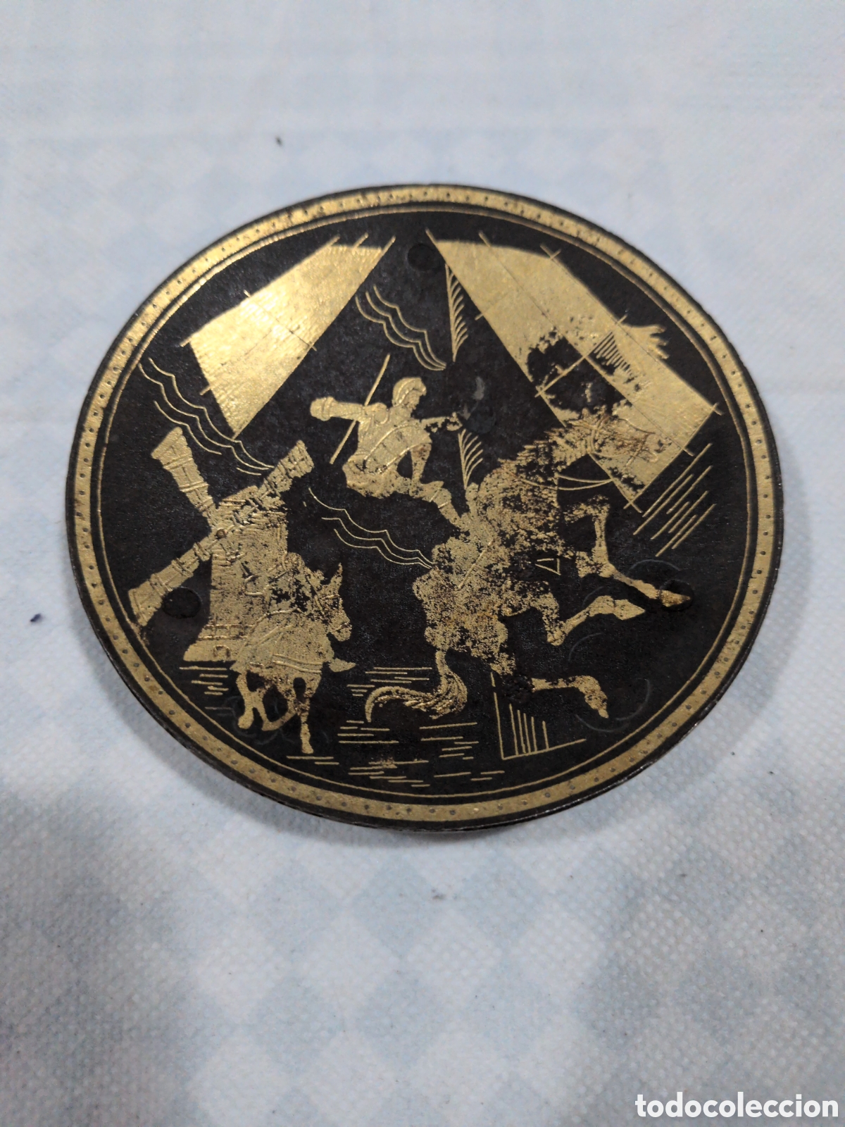 Antig&uuml;edades: ANTIGUO PLATO DAMASQUINADO OBJETO DE DECORACION SOBREMESA. ESCENA QUIJOTE