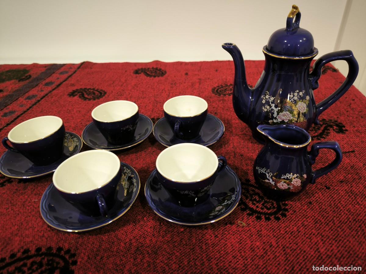 Antig&uuml;edades: Juego De Caf&eacute; Vintage Azul Con Tetera Tazas Y Lechera &ndash; Vajilla Elegante Decorada