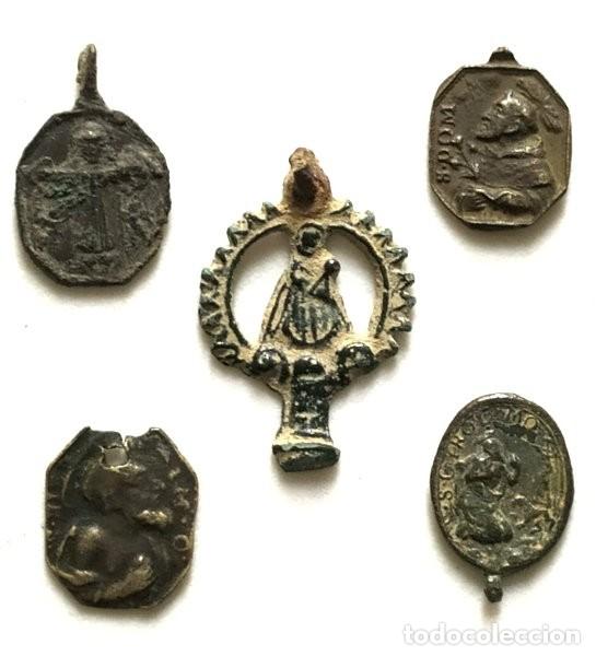 Antig&uuml;edades: Colecci&oacute;n de cinco antiguas medallas devocionales (s. XVII y XVIII)