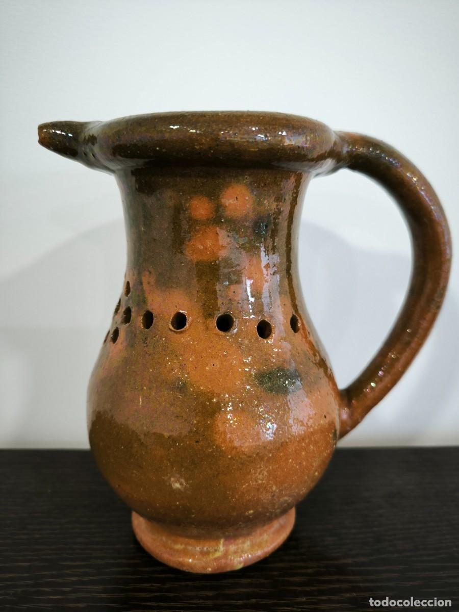 Antiques: Jarra De Barro Vidriado Con Orificios Decorativos Y Asa &ndash; Cer&aacute;mica Artesanal R&uacute;stica