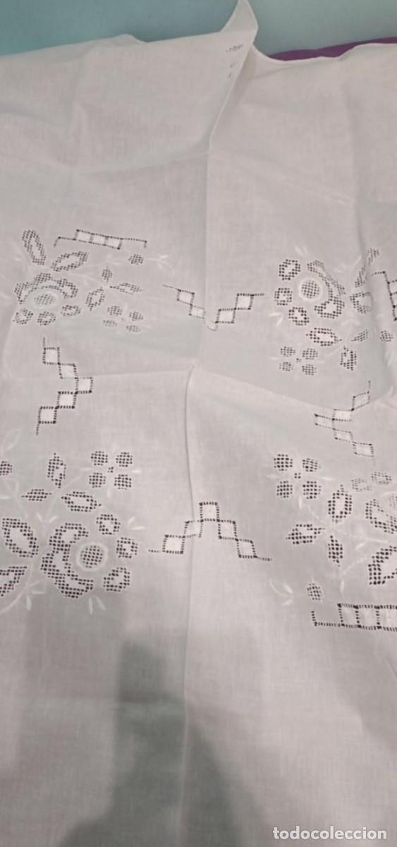 Antig&uuml;edades: Mantel bordado para 6 personas