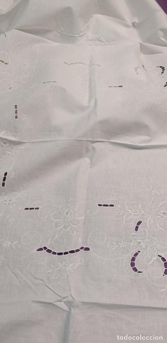 Antig&uuml;edades: Mantel bordado para 8 personas