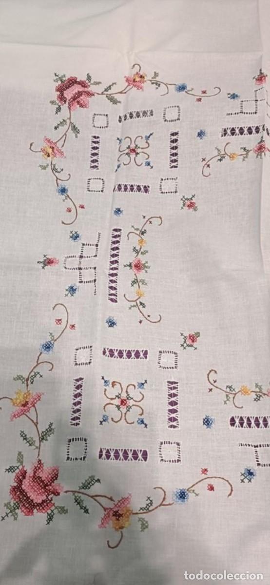 Antig&uuml;edades: Mantel bordado para 6 personas