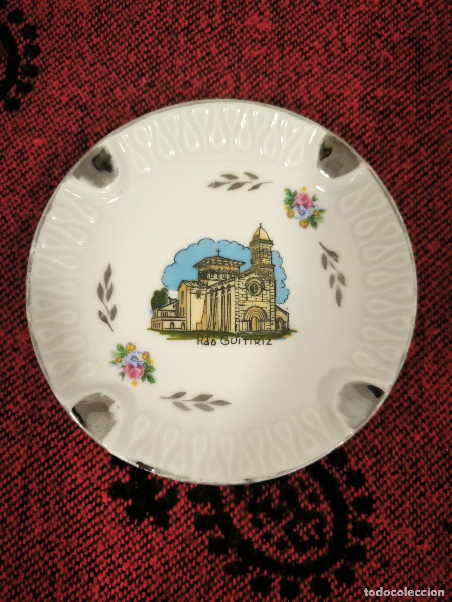 Antiguidades: Cenicero Recuerdo De Guitiriz 13 Cm &ndash; Porcelana Decorada Con Motivo Iglesia