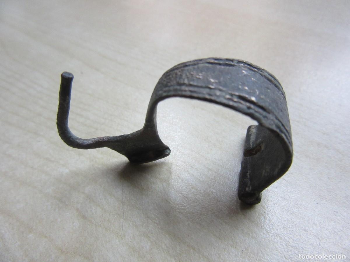 Antiquit&auml;ten: Curioso arco de f&iacute;bula de Bronce &Eacute;poca romana Medidas &acute;3,9 cm
