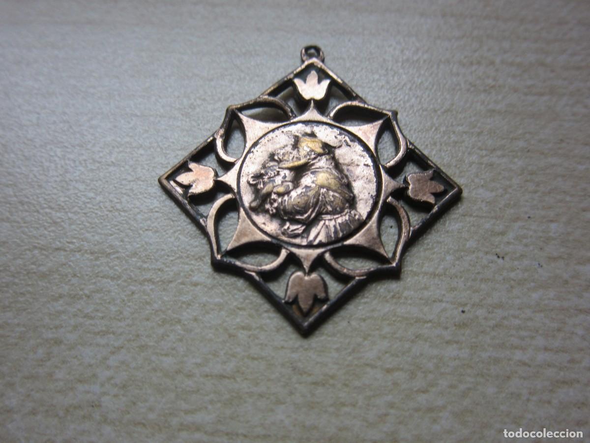 Antig&uuml;edades: Bonita medalla de San Antonio S XX Medidas 2,5 x 2,5 cm