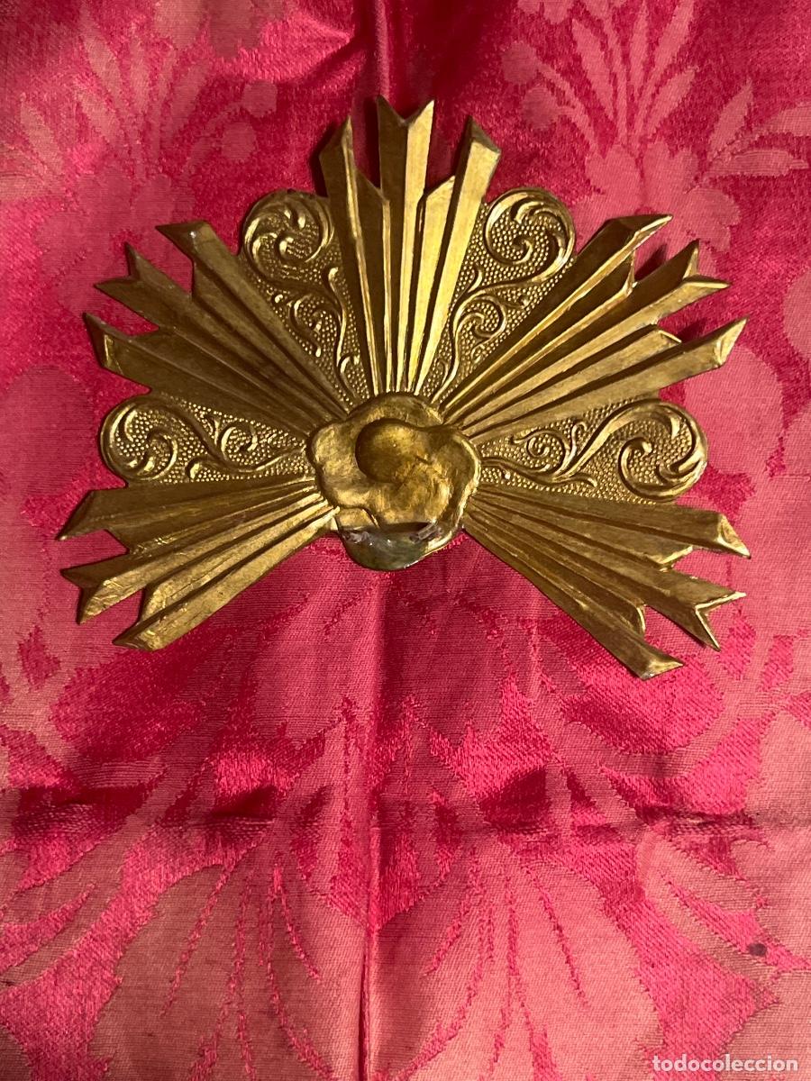 Antiquit&eacute;s: Antiguo resplandor o r&aacute;faga. Realizada en lat&oacute;n dorado. Aguar de imagen religiosa Cap i pota. S.XIX.