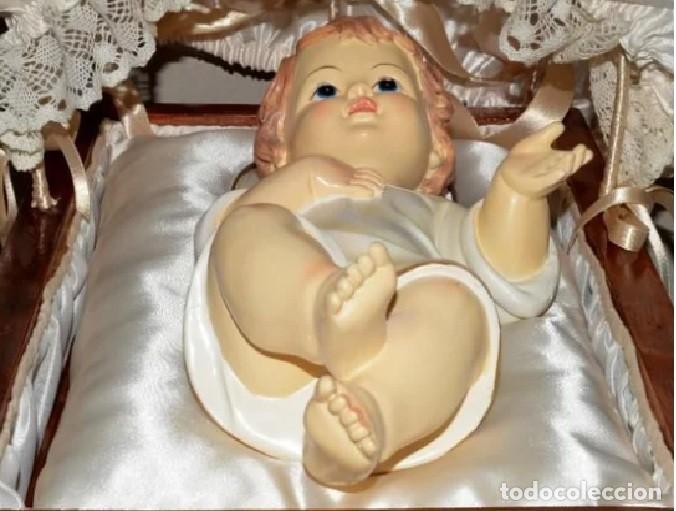 Antig&uuml;edades: Precioso Ni&ntilde;o Jes&uacute;s en cuna tipo Mois&eacute;s