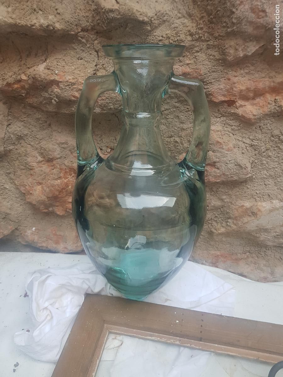 Antig&uuml;edades: ANFORA DE VIDRIO SOPLADO VERDE CON SOPORTE MIDE 34 ALTURA 18 ANCHO