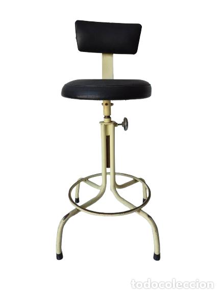 Antig&uuml;edades: Taburete Giratorio de Estilo Industrial - para Medico - Vintage - A&ntilde;os 60-70