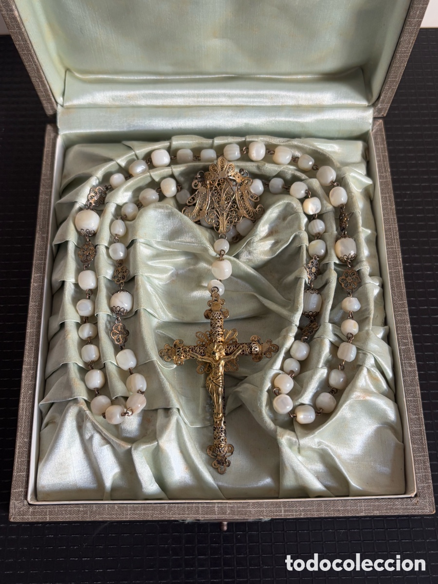 Antig&uuml;edades: Rosario estilo Isabelino. Filigrana de plata. N&aacute;car. Caja original