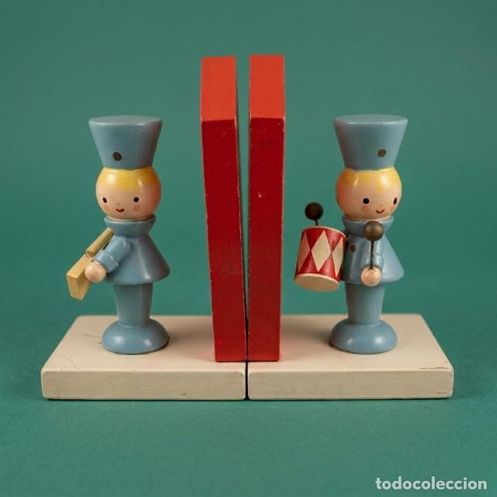 Antig&uuml;edades: Pareja de Sujetalibros Vintage - Soldaditos de Madera Torneada - A&ntilde;os 60/70