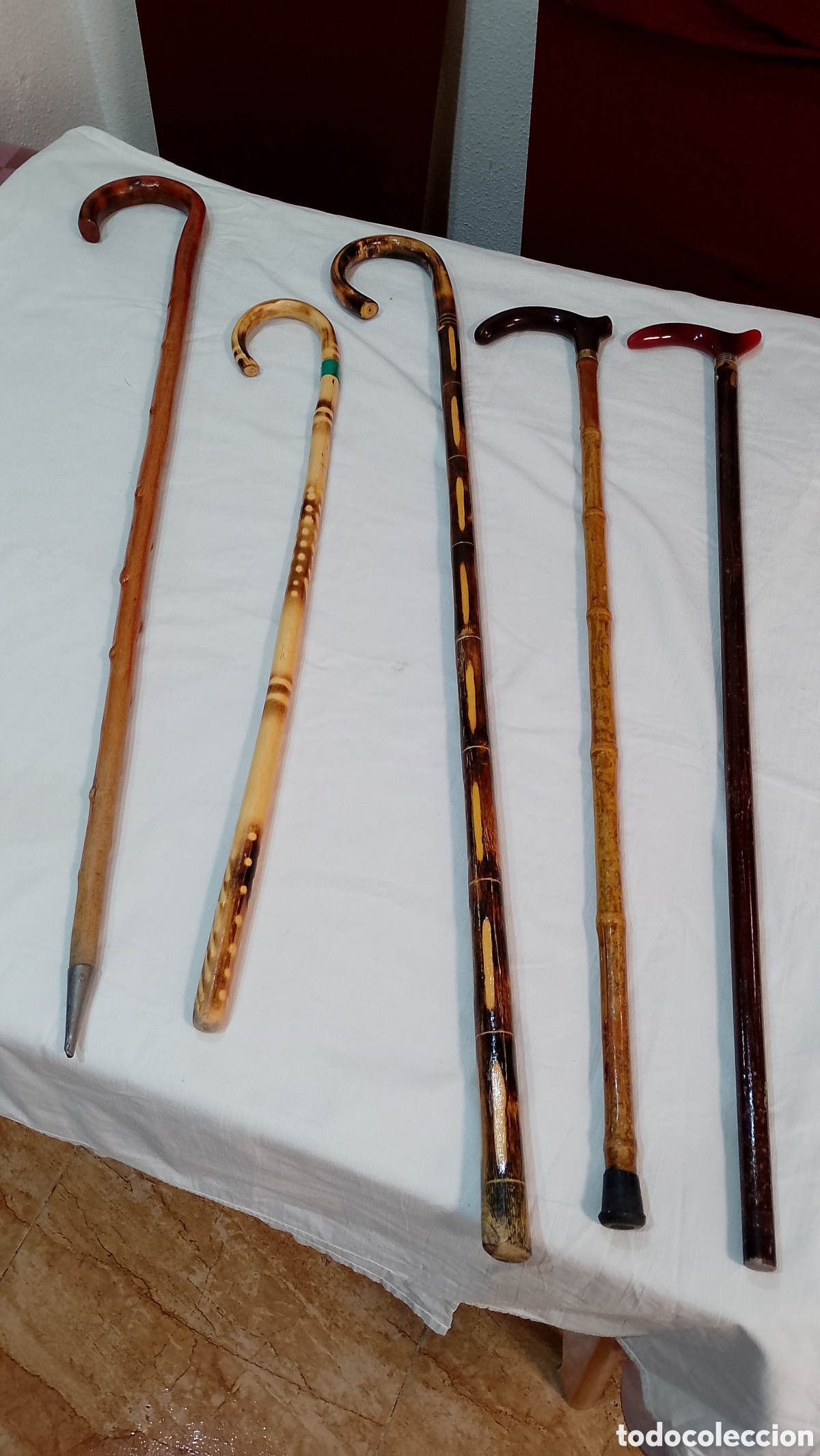 Antig&uuml;edades: Lote de 5 bastones antiguos