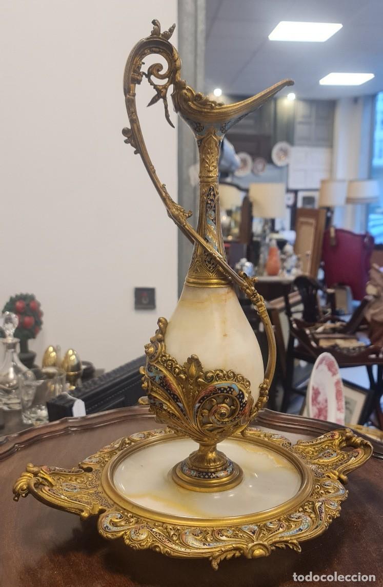 Antig&uuml;edades: Jarra de &oacute;nix con montura de bronce esmaltado Champlev&eacute;. Francia, ca. 1890