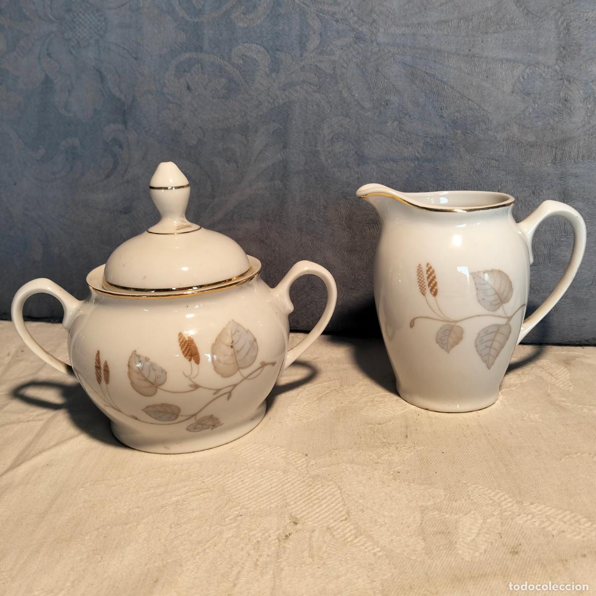 Antiguidades: Cafetera y lechera de porcelana blanca marca Santa Clara MAH Vigo de los a&ntilde;os 70