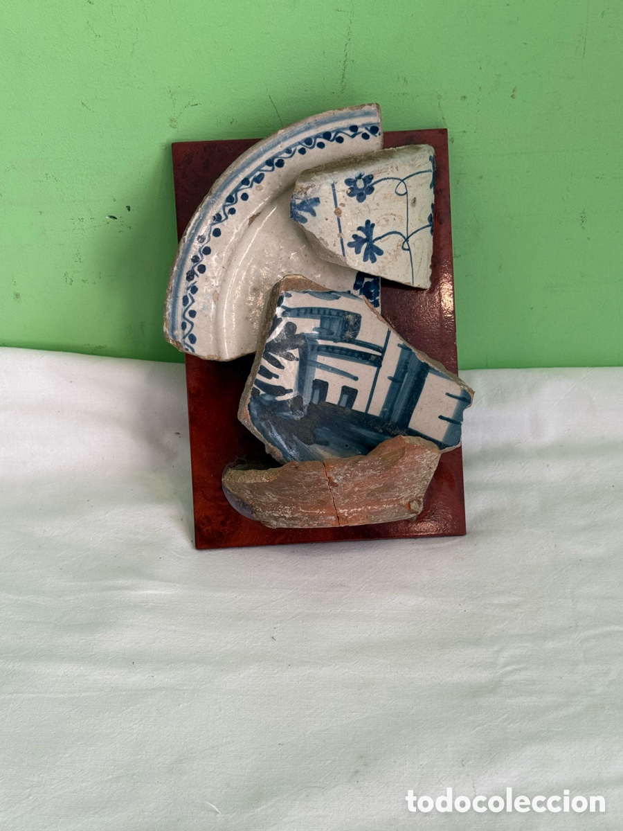 Antiques: Fragmentos de cer&aacute;mica antigua Talavera Manises azul sobre blanco composici&oacute;n decorativa