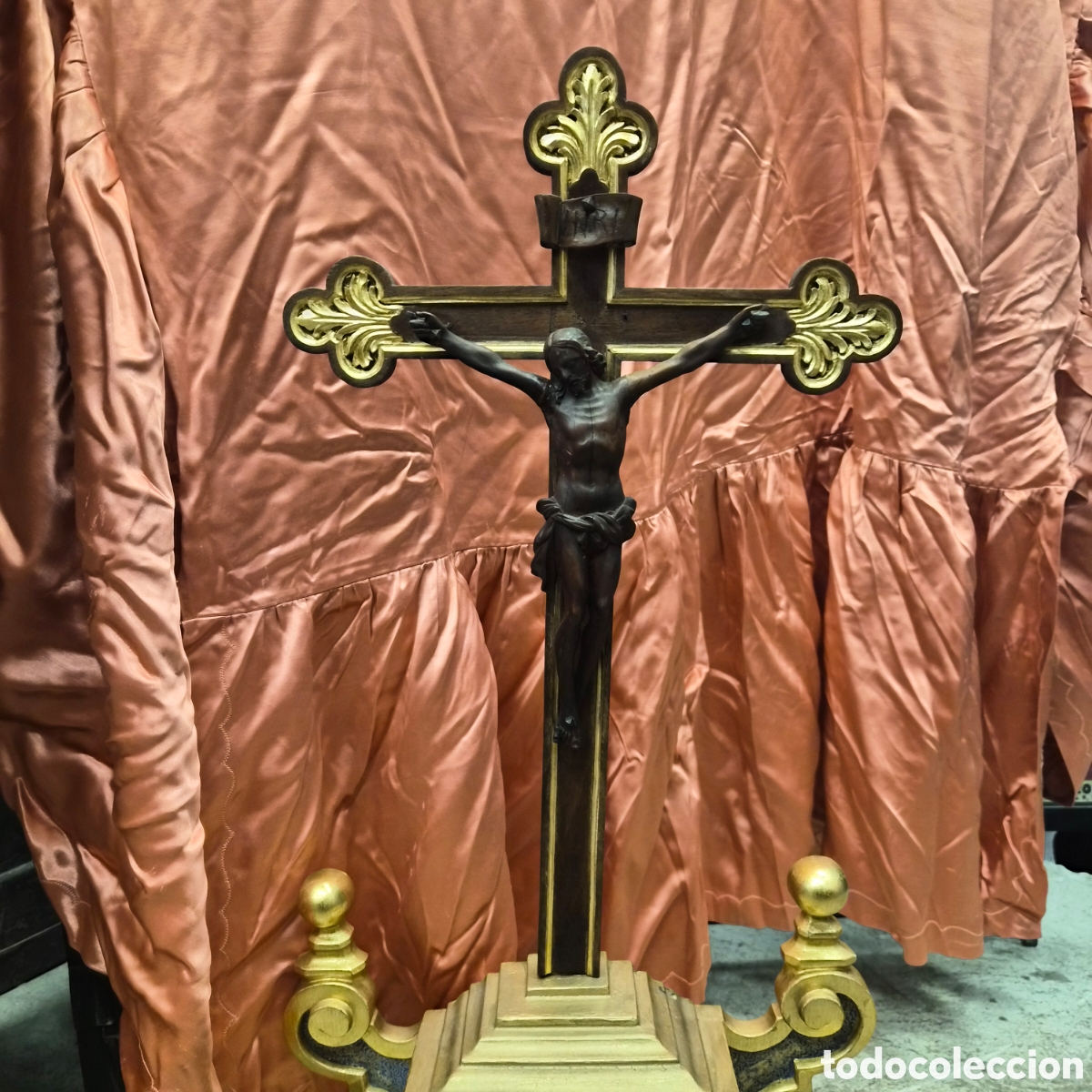 Antig&uuml;edades: Cruz altar madera Jes&uacute;s siglo XVIII-XIX