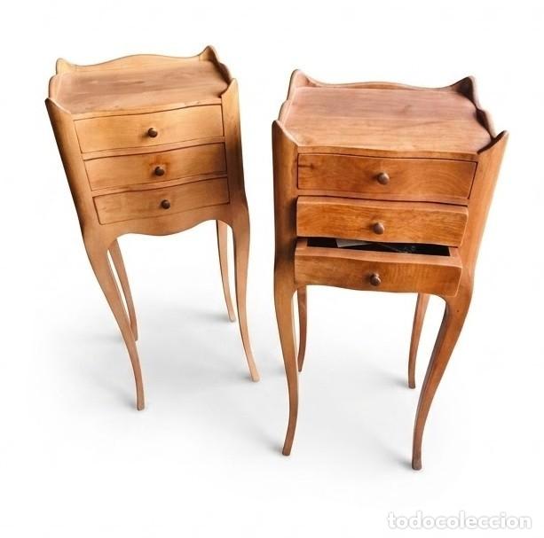 Antig&uuml;edades: Mesitas de noche de madera maciza