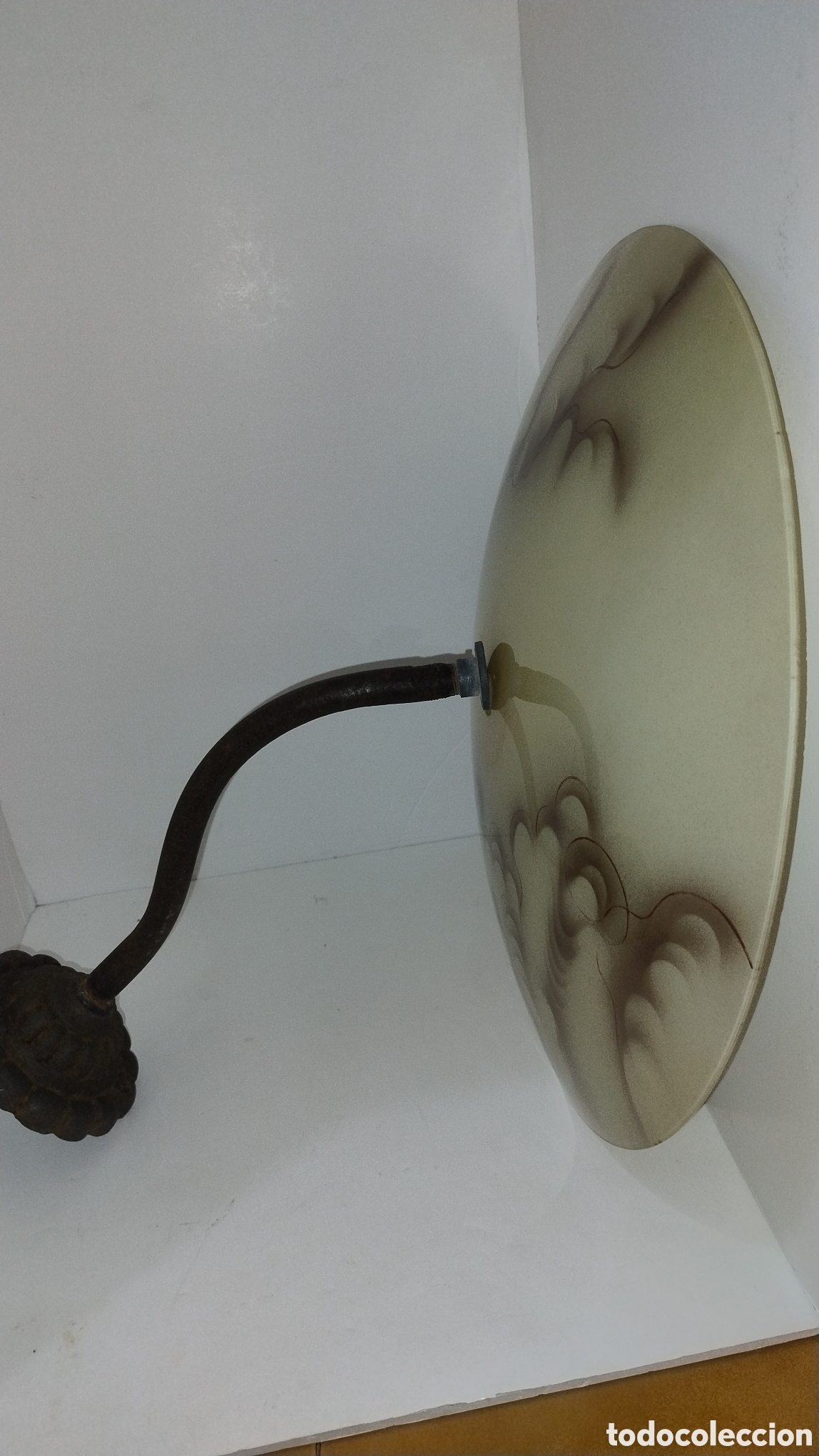 Antiquit&auml;ten: L&aacute;mpara plaf&oacute;n hierro y cristal