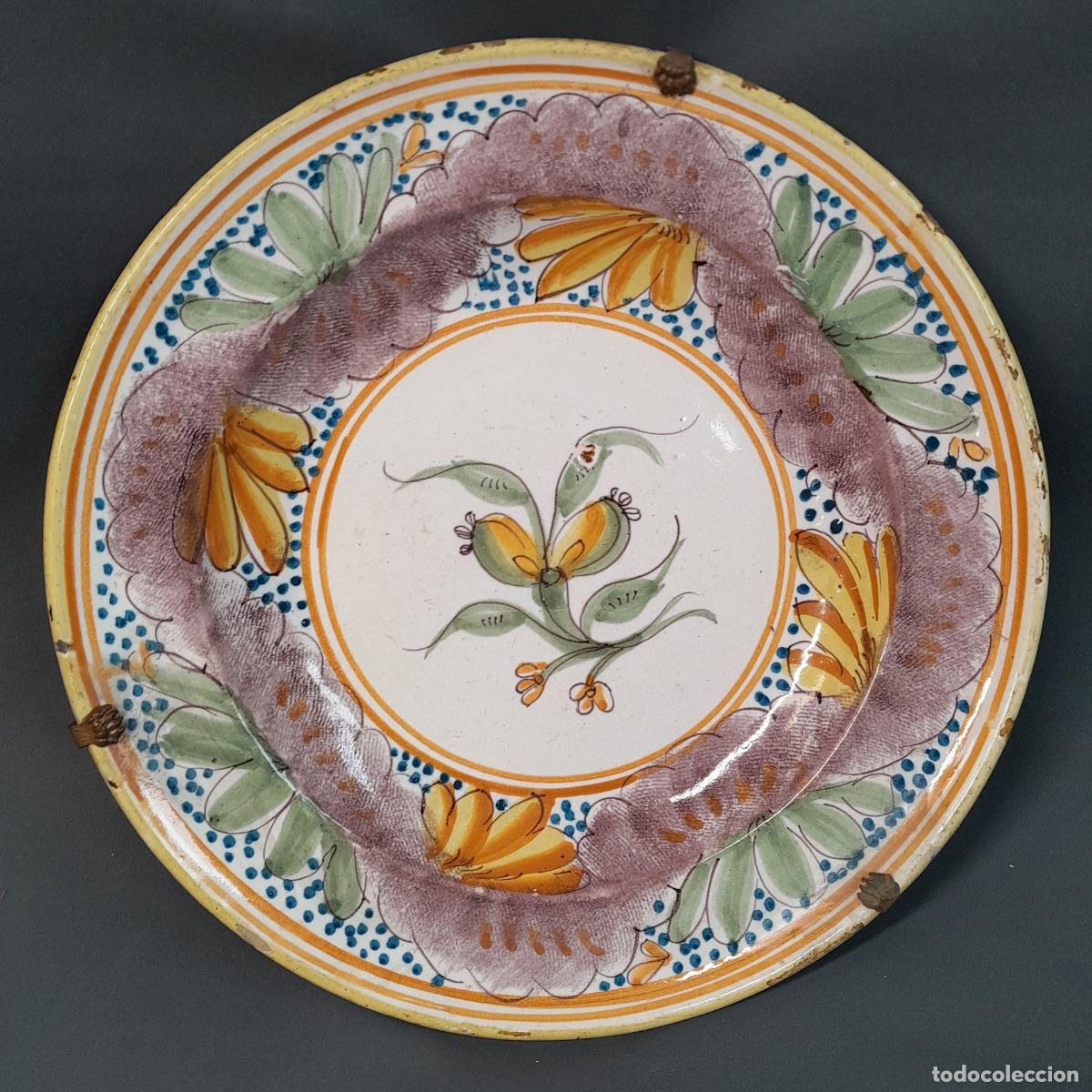 Antiques: PLATO DECORATIVO REALIZADO EN CER&Aacute;MICA PINTADA A MANO. RIBESALBES, FINALES S. XIX. 34 CM.