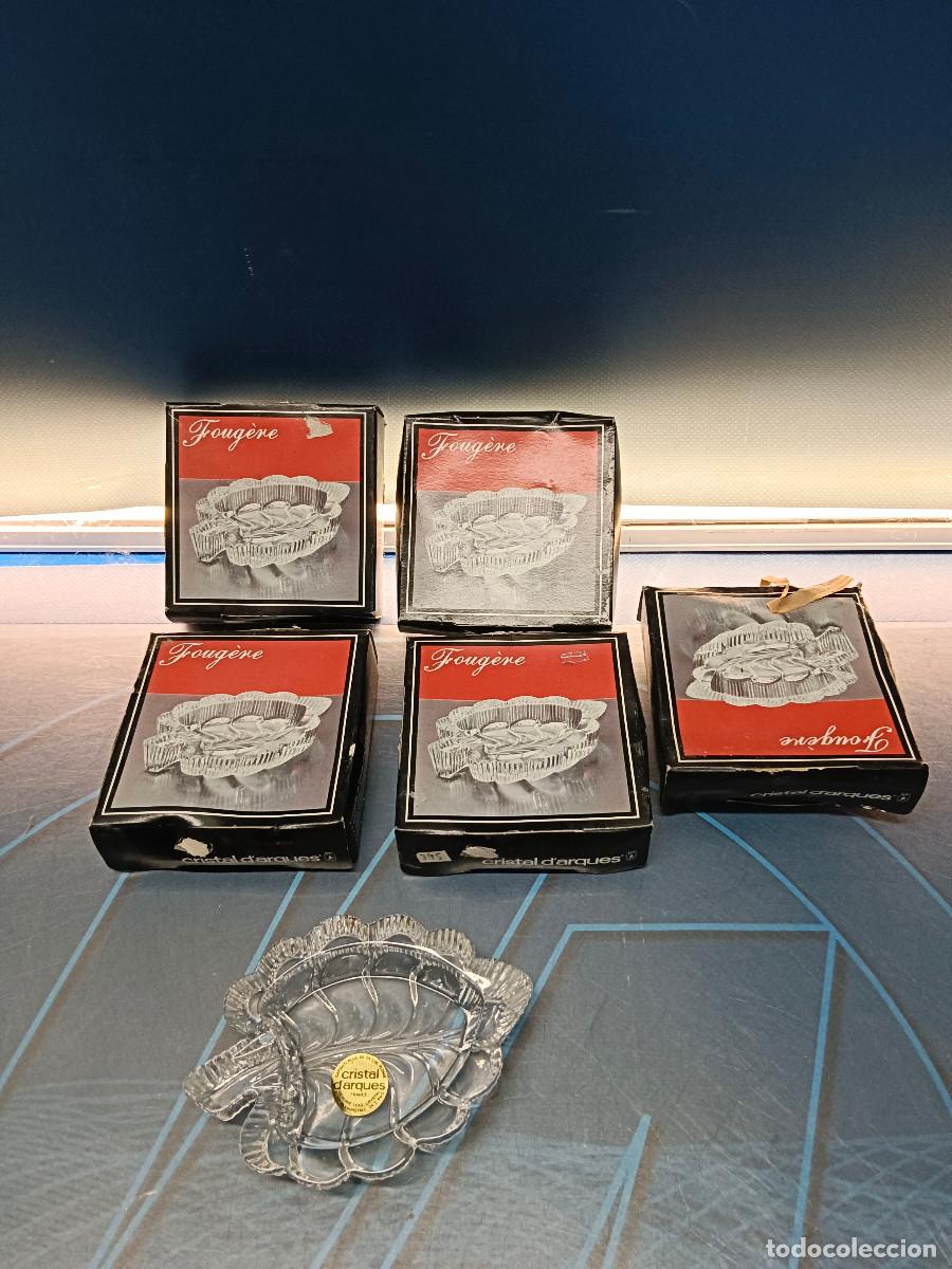 Antig&uuml;edades: 5 platos peque&ntilde;os decorativos de la marca Cristal d'Arques modelo Foug&egrave;re. 11x08x02 cm