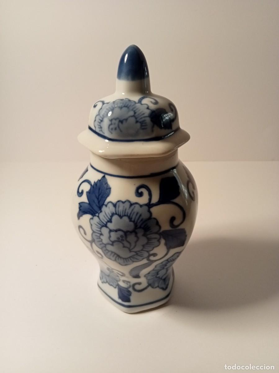 Antig&uuml;edades: TARRO BLANCO Y AZUL CON TAPA - Foto 2