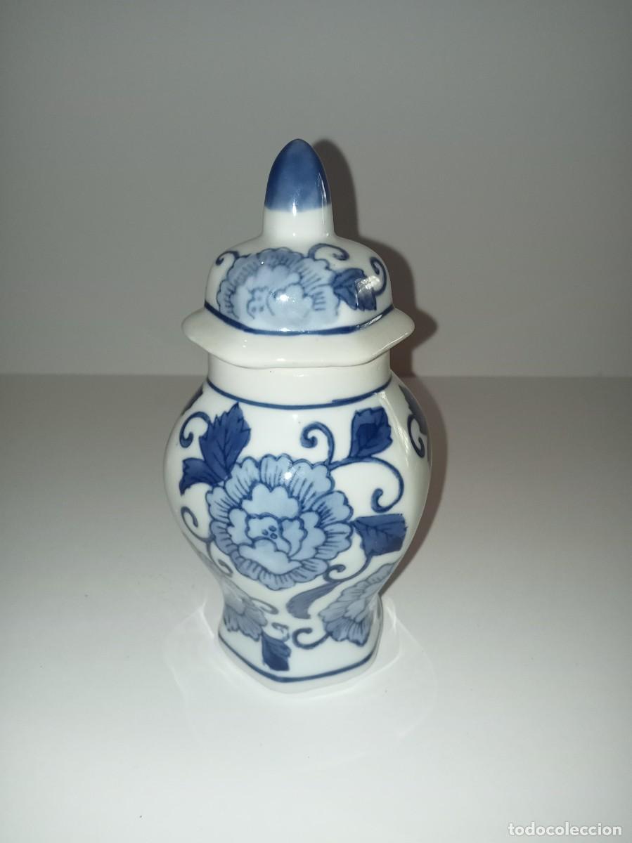 Antig&uuml;edades: TARRO BLANCO Y AZUL CON TAPA - Foto 3