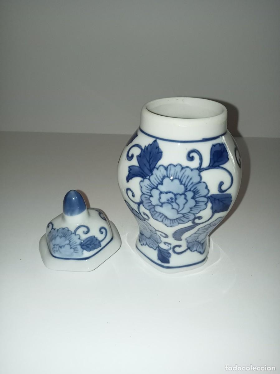 Antig&uuml;edades: TARRO BLANCO Y AZUL CON TAPA - Foto 4