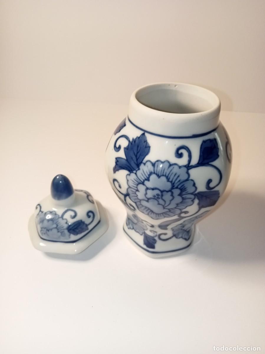 Antig&uuml;edades: TARRO BLANCO Y AZUL CON TAPA - Foto 5
