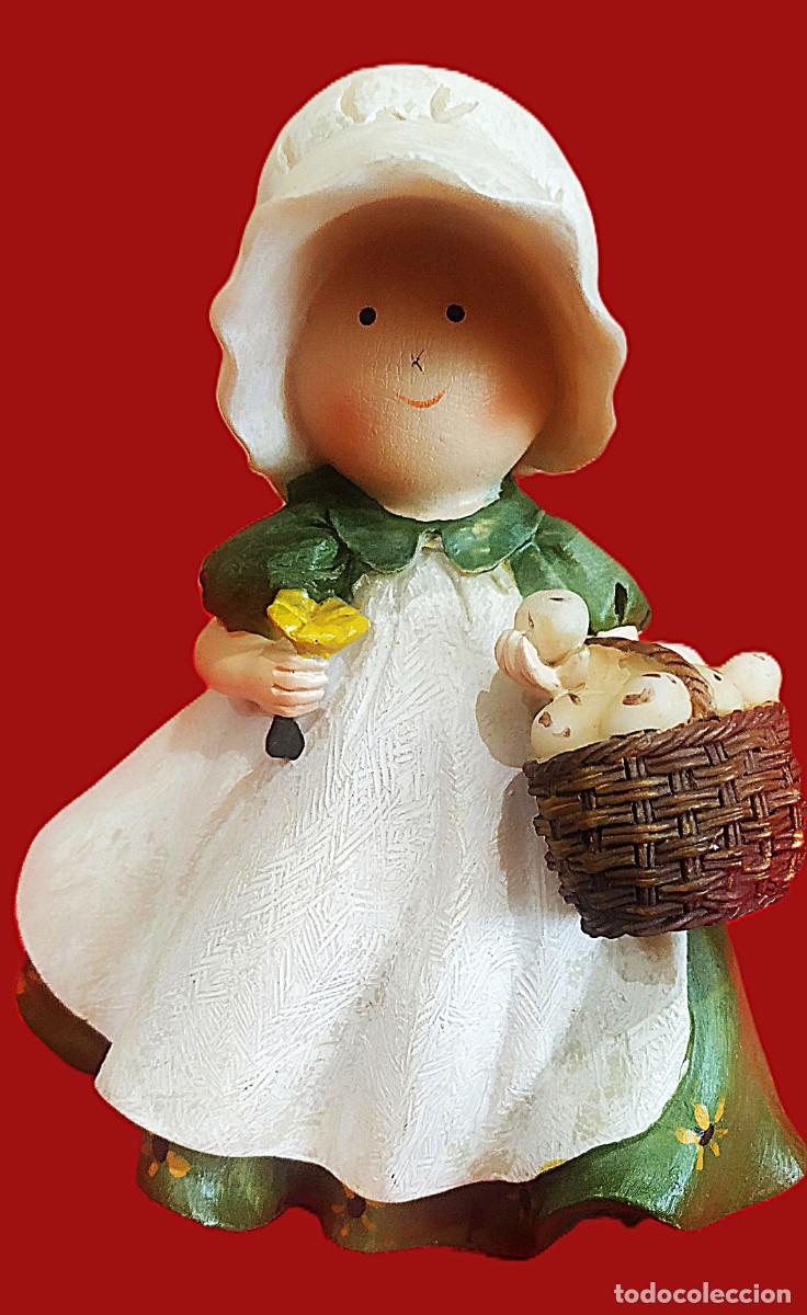 Antig&uuml;edades: Figura Ni&ntilde;a con Cesto de huevos