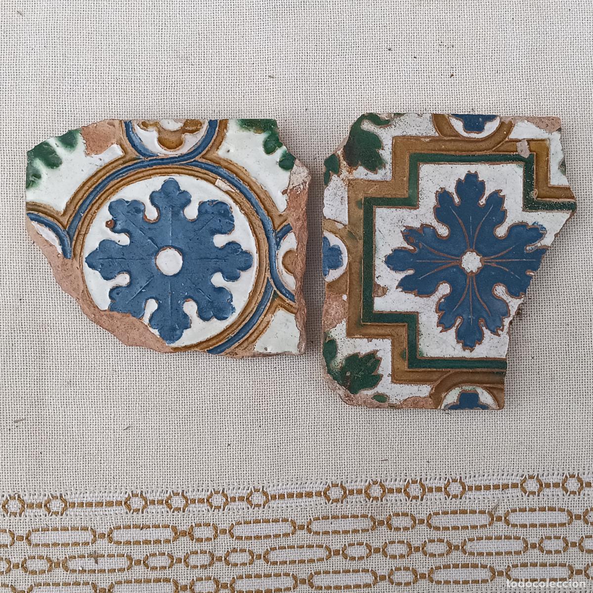 Antig&uuml;edades: LOTE DE DOS AZULEJOS ANTIGUOS DE TOLEDO - SIGLO XVI - RENACIMIENTO - ARISTA O CUENCA.