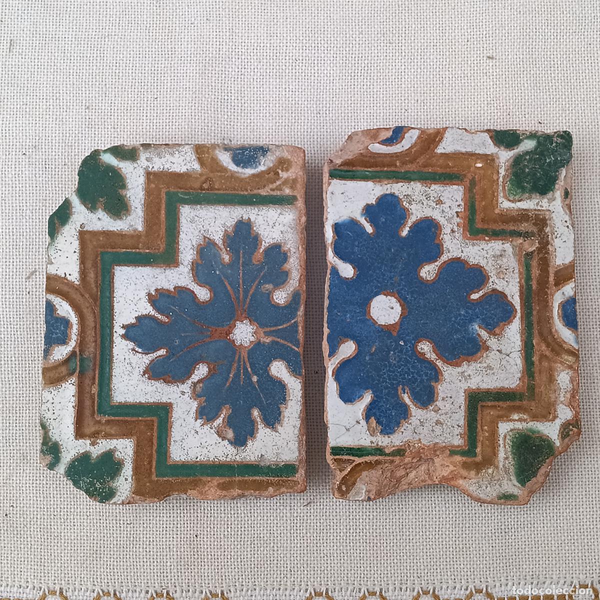 Antig&uuml;edades: LOTE DE DOS AZULEJOS ANTIGUOS DE TOLEDO - SIGLO XVI - RENACIMIENTO - ARISTA O CUENCA.