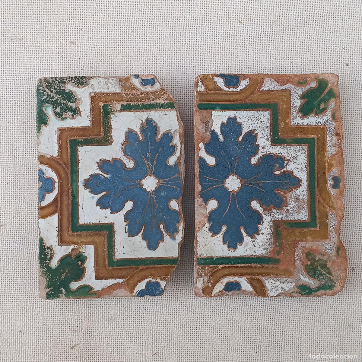 Antig&uuml;edades: LOTE DE DOS AZULEJOS ANTIGUOS DE TOLEDO - SIGLO XVI - RENACIMIENTO - ARISTA O CUENCA.