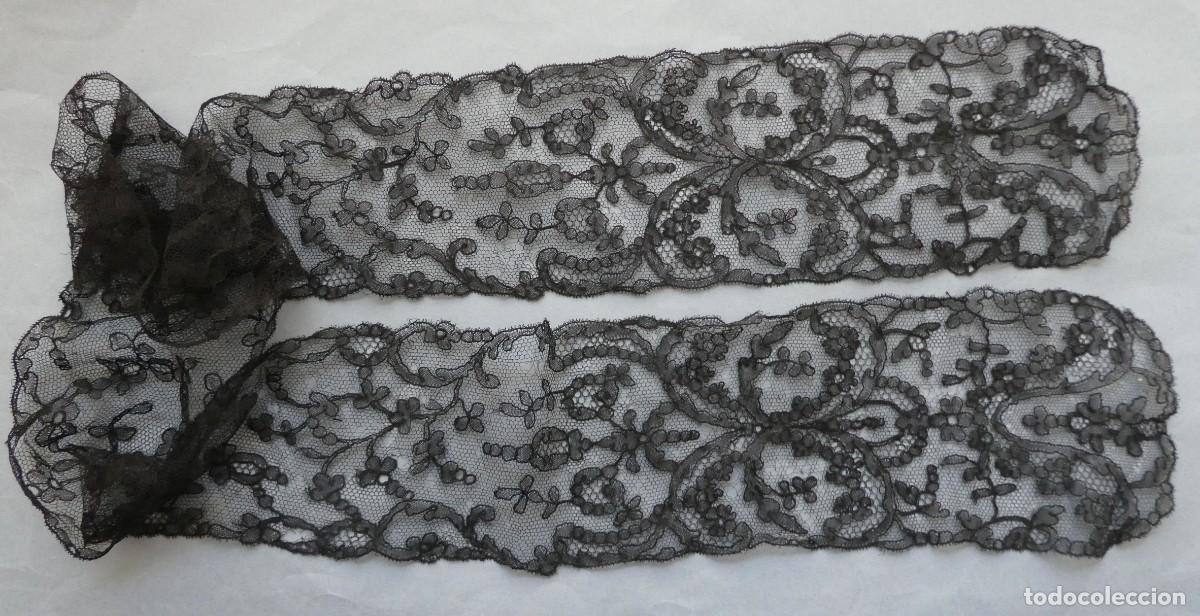 Antig&uuml;edades: ANTIGUA CORBATA DE ENCAJE DE CHANTILLY S.XIX