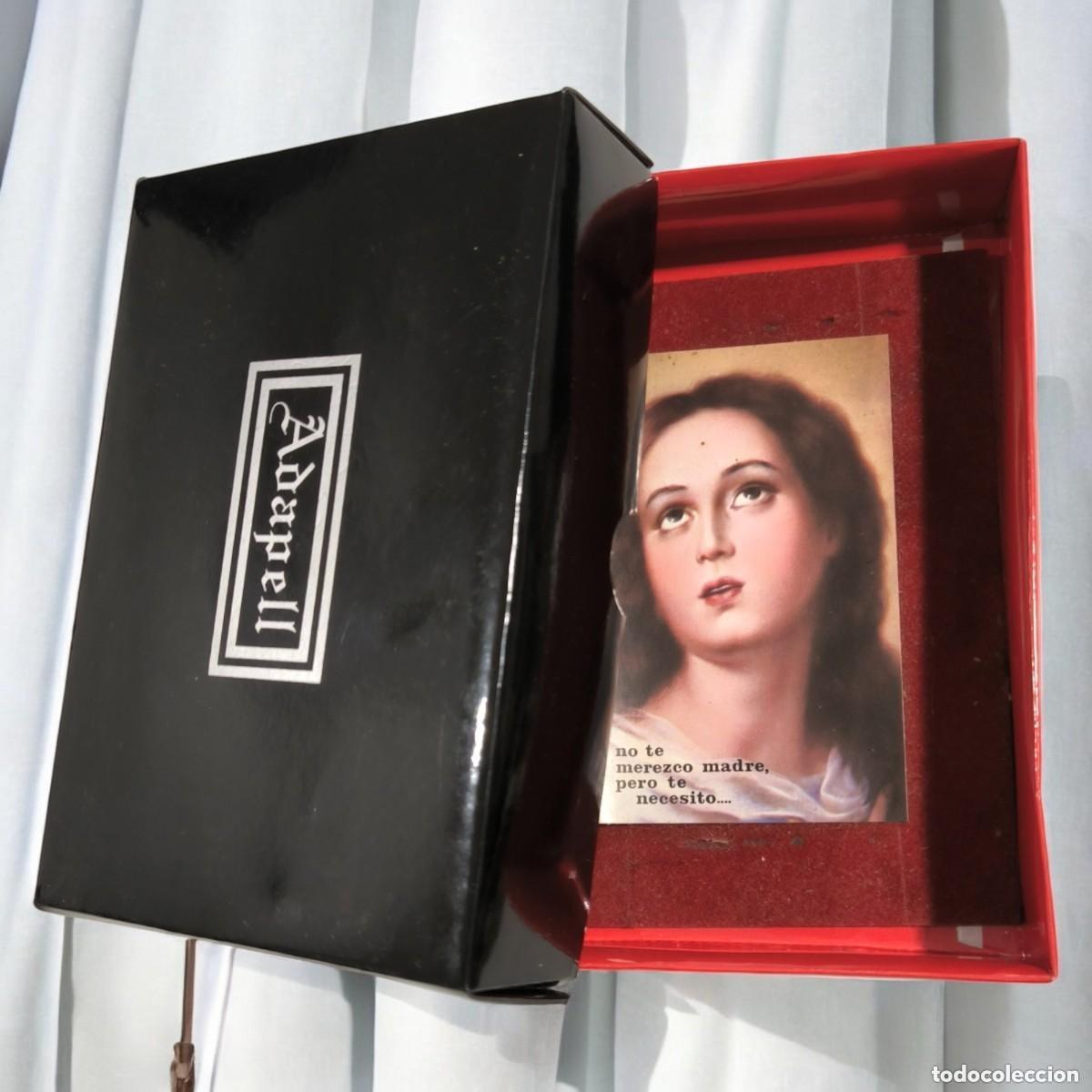 Antig&uuml;edades: Imagen Devocional con Cristal y Terciopelo &ndash; Mensaje a la Madre &ndash; Regalo Especial