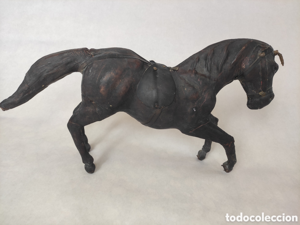Antiguidades: Juguete burgu&eacute;s antiguo de caballo realizado en cuero