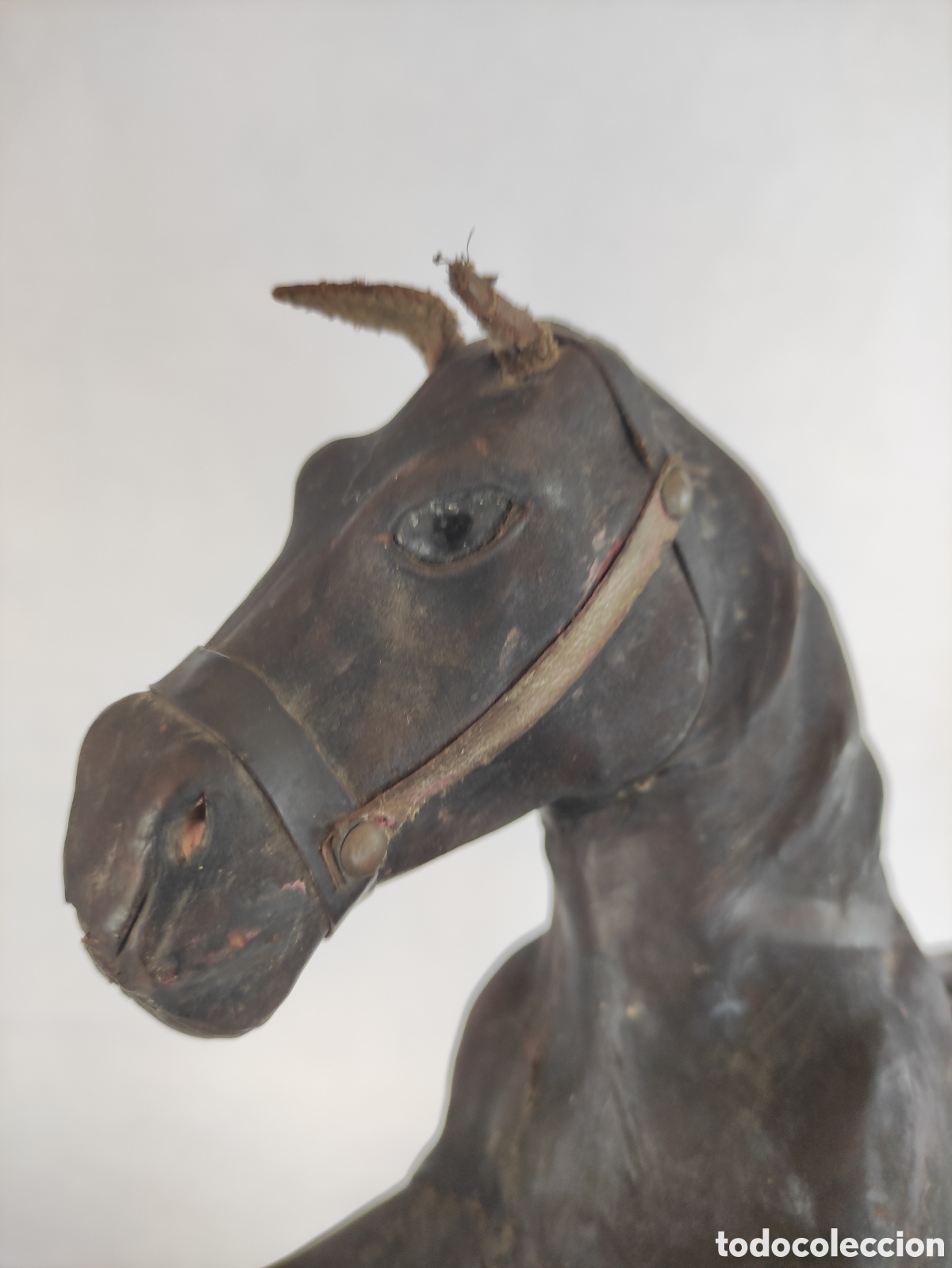Antiquit&eacute;s: Juguete antiguo de caballo realizado en cuero