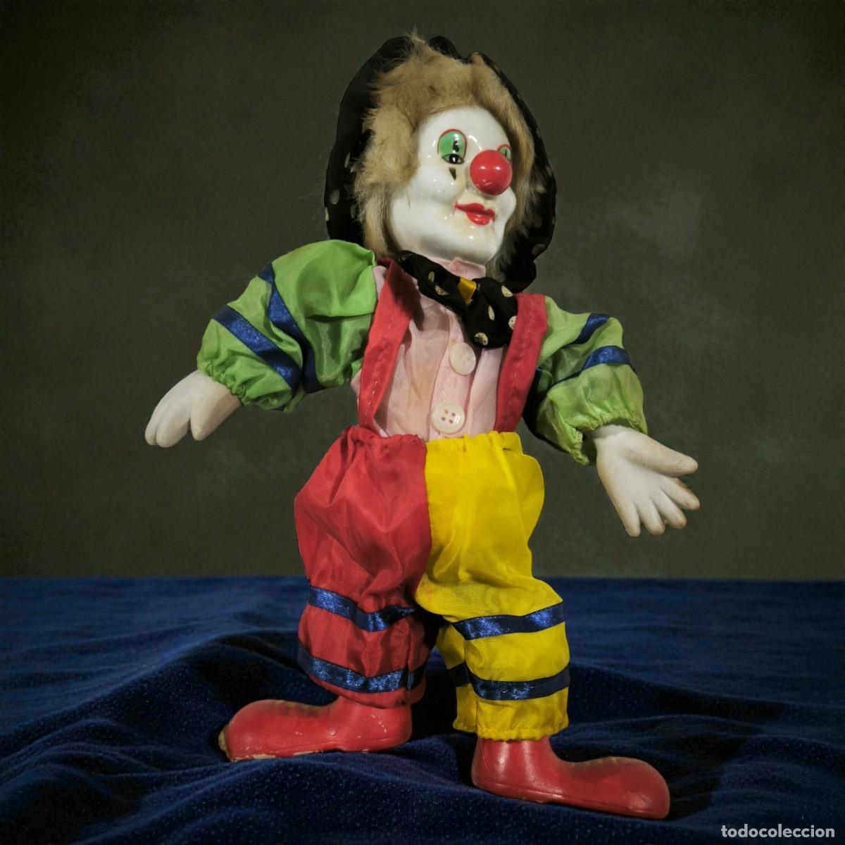 Antiguidades: Mu&ntilde;eco Payaso De Porcelana Y Tela &ndash; Figura Decorativa Vintage
