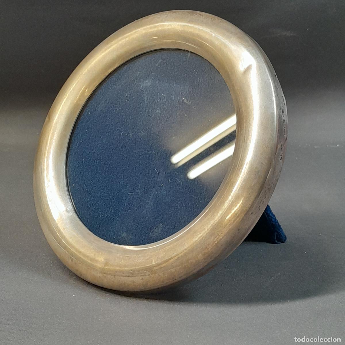 Antig&uuml;edades: MARCO PORTAFOTOS CIRCULAR DE SOBREMESA. ALPACA PLATEADA. 1960.