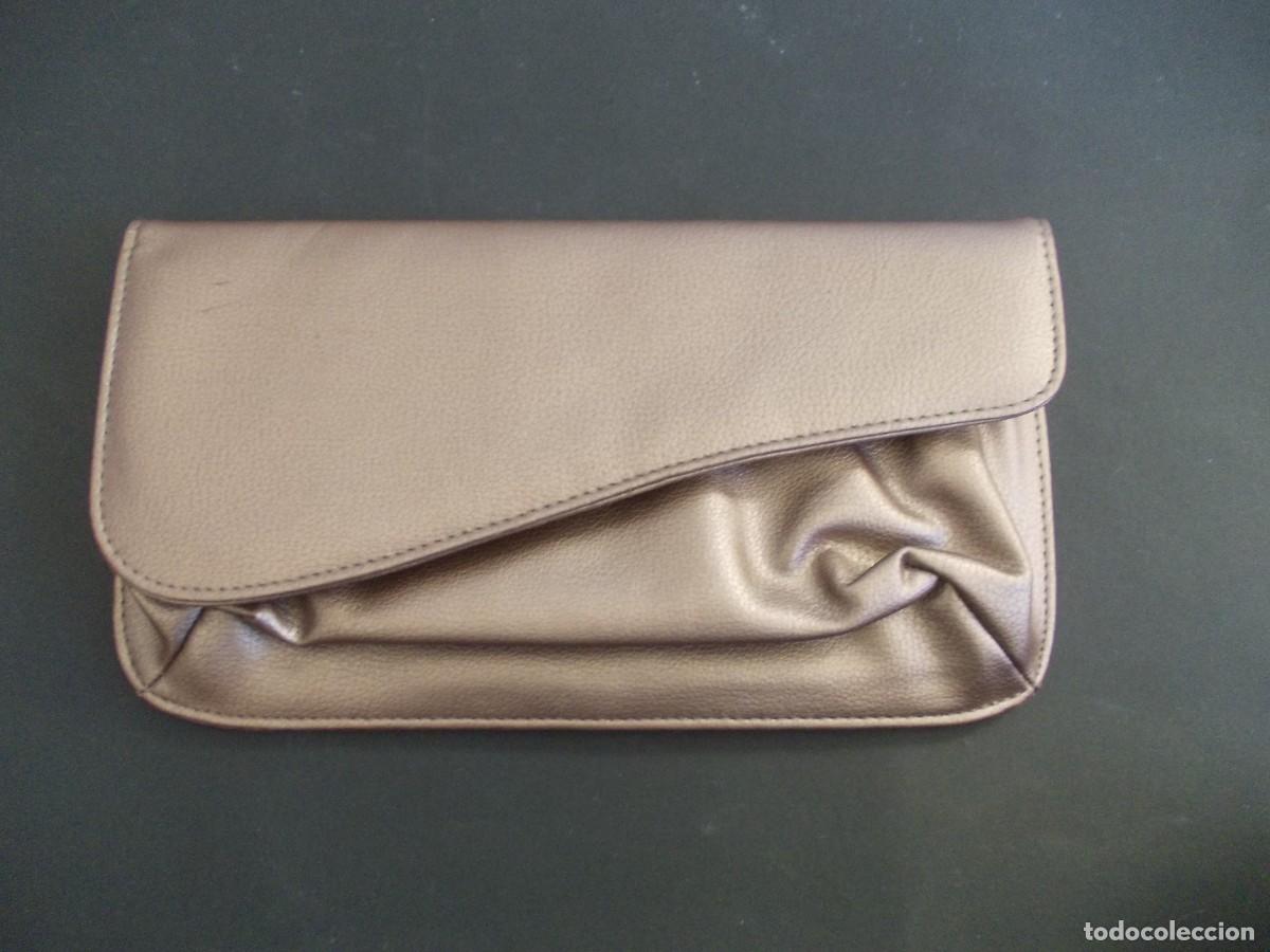 Antig&uuml;edades: Clutch Ella Bach&eacute; Paris cartera mano Bronce Solapa Asim&eacute;trica Minimalista Glam Vanguardista Fiesta