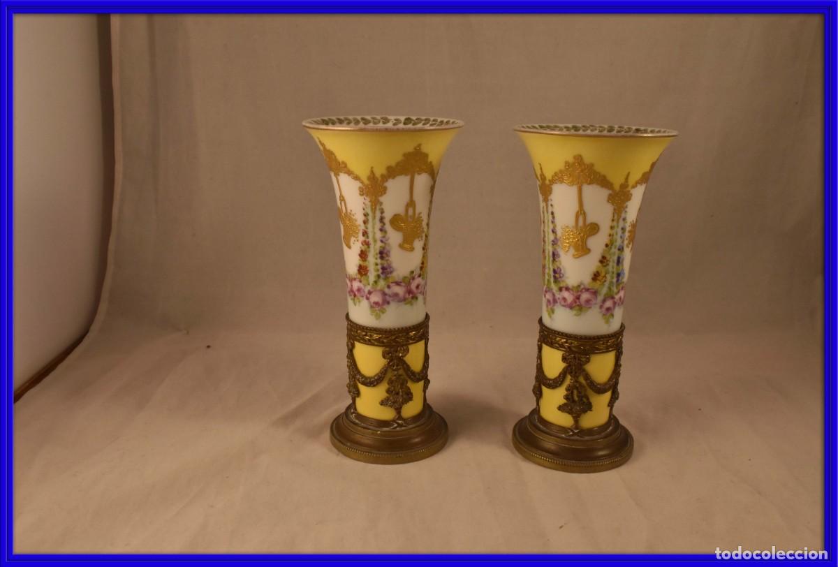 Antig&uuml;edades: Fantastica pareja de copas o vasos de porcelana de Sevres firmados