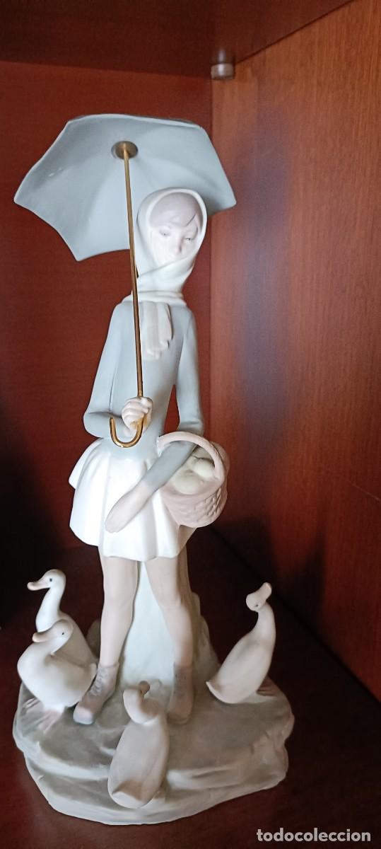 Antig&uuml;edades: Ni&ntilde;a con paraguas y patos