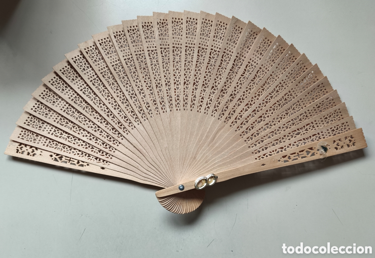 Antig&uuml;edades: ABANICO DE MADERA CALADA