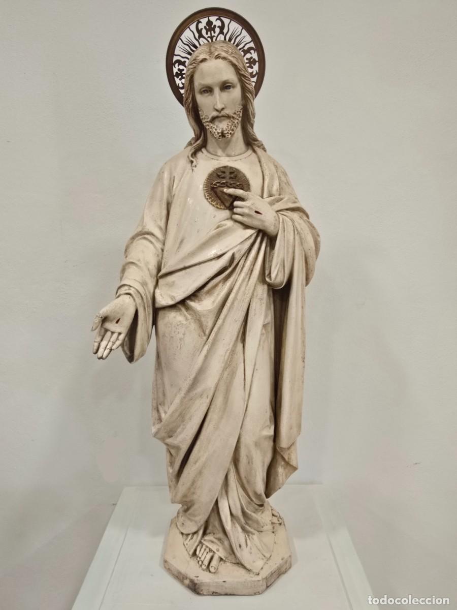 Antig&uuml;edades: Figura devocional del Sagrado Coraz&oacute;n de Jes&uacute;s/Devotional carved figure of the Sacred Heart of Jesus