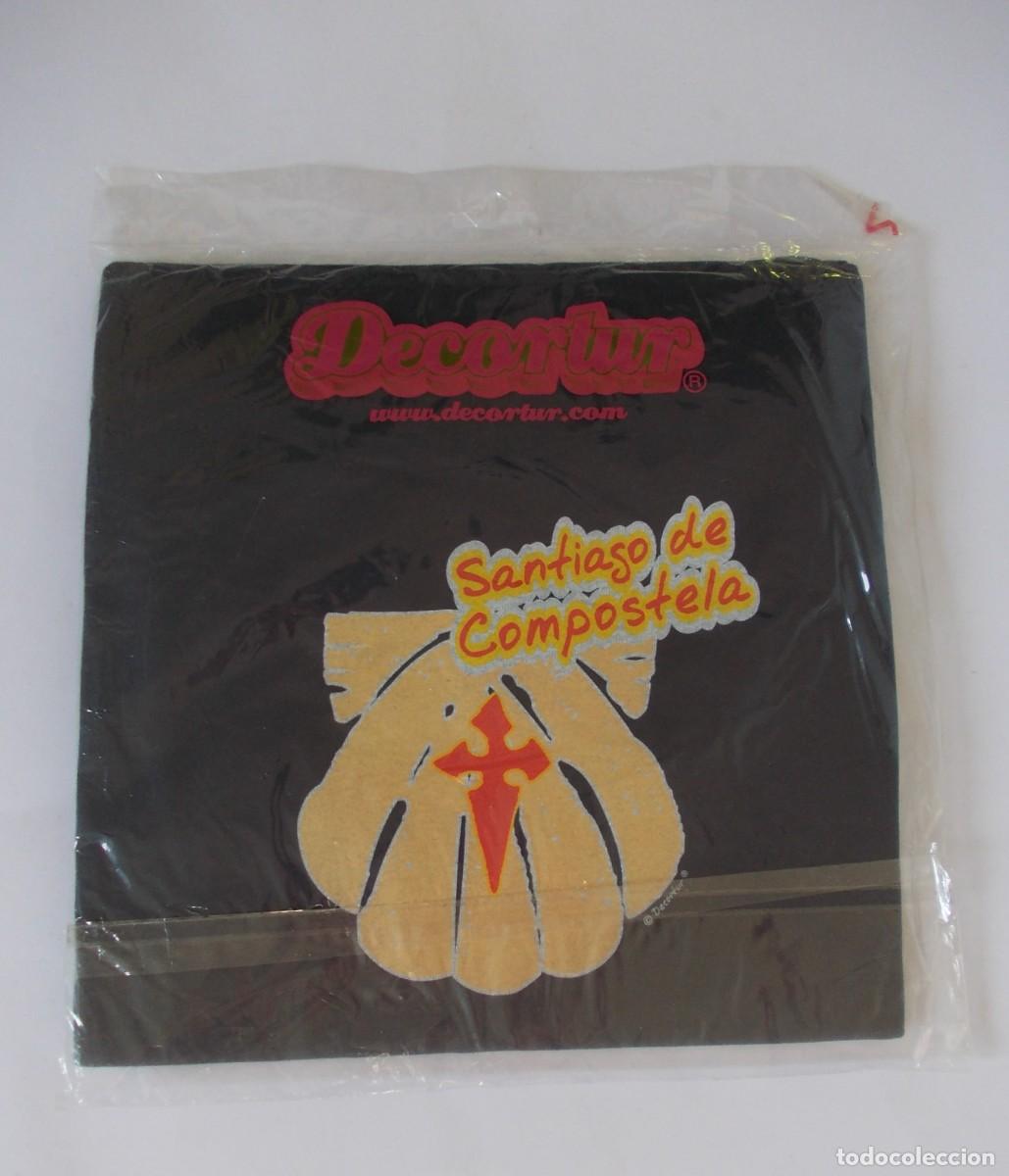 Antig&uuml;edades: Camiseta nueva Santiago de Compostela talla M vieira amarilla camino