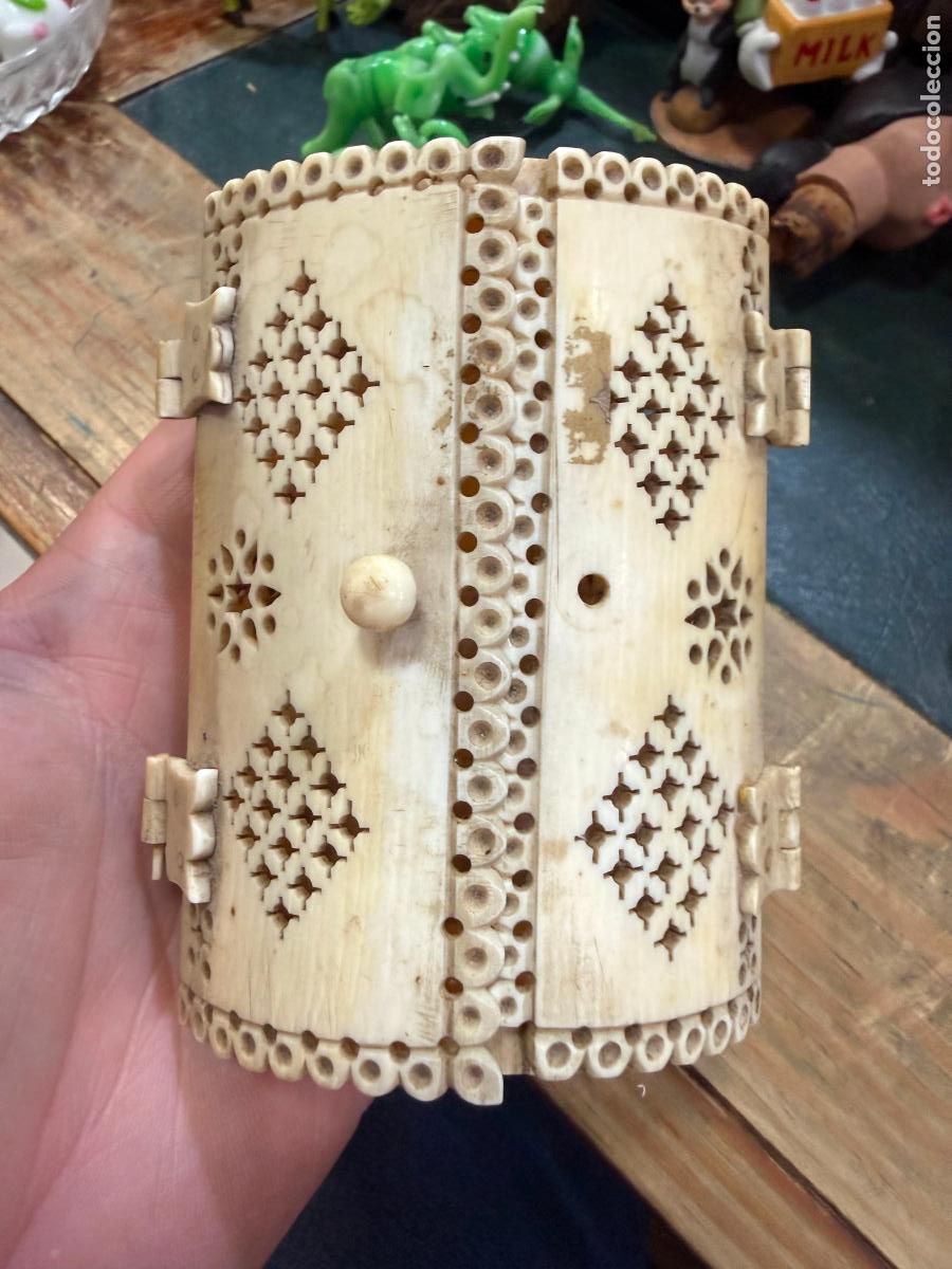 Antig&uuml;edades: ANTIGUA CAJA ORIENTAL REALIZADA EN HUESO Y TINTA - MEDIDA CERRADA 10X7X4 CM