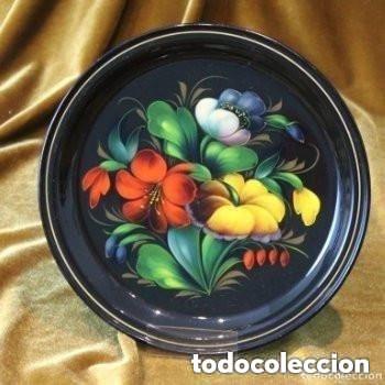 Antig&uuml;edades: Plato hierro pintado esmaltado, di&aacute;metro 21,7 cm, URSS, Rusia 220 gramos.